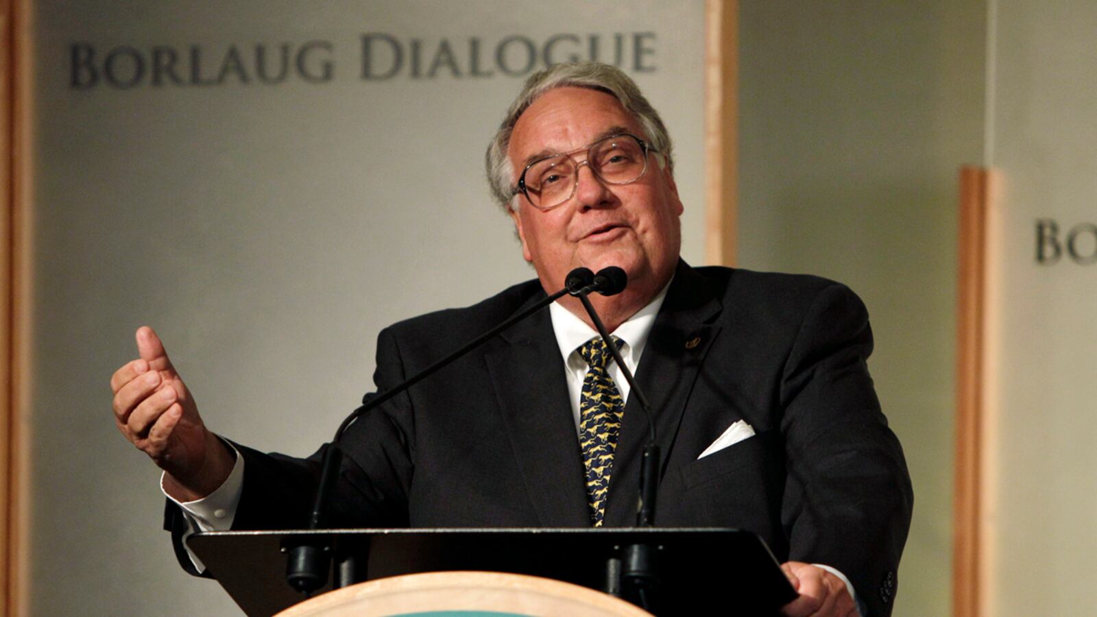 cheats/2011/12/09/buffett-names-son-as-successor/howard-buffett-cheat_sxgcvx