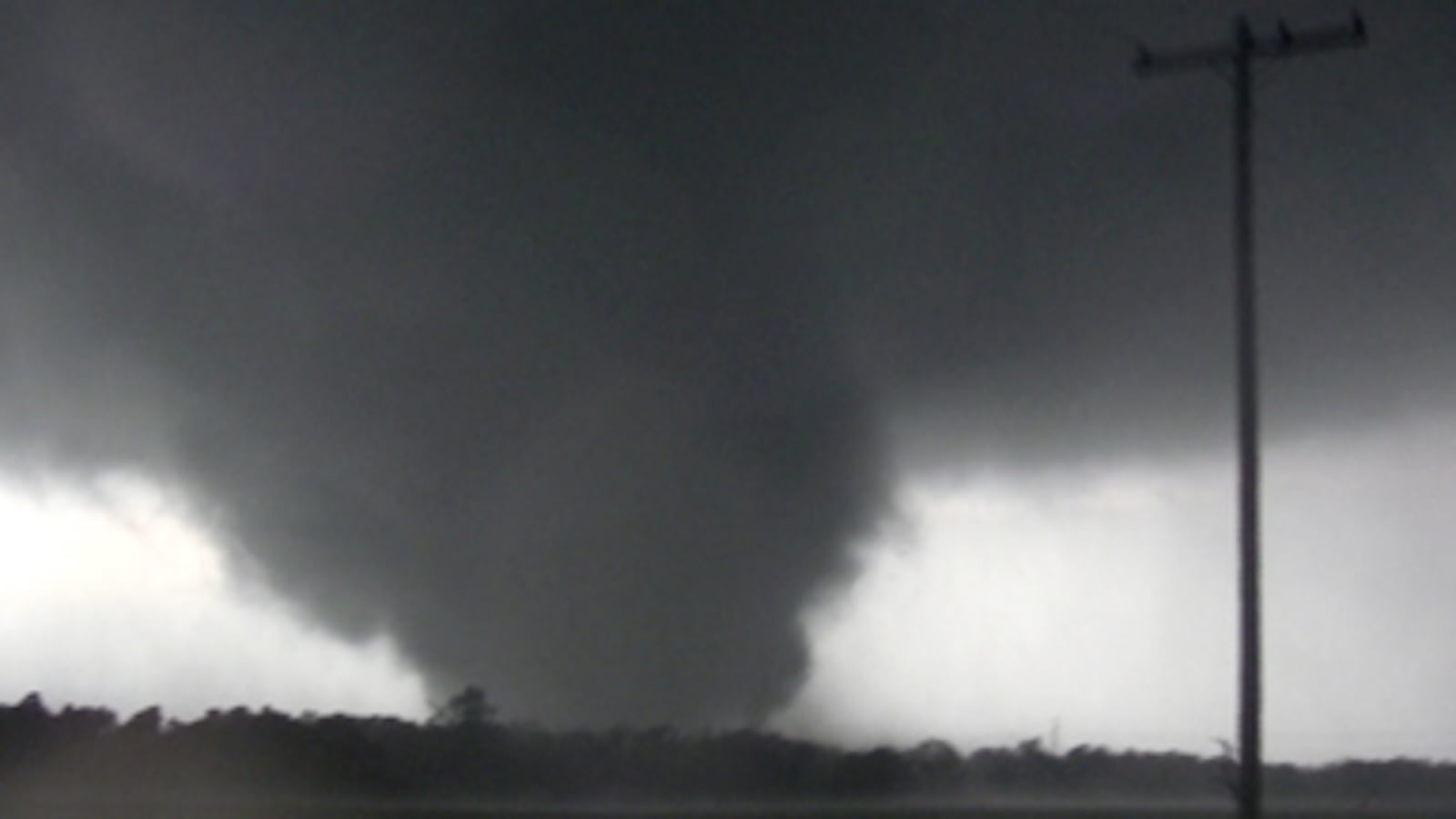 cheats/2011/05/26/500-dead-in-tornadoes-in-2011/tornado-joplin-missouri_fysodf