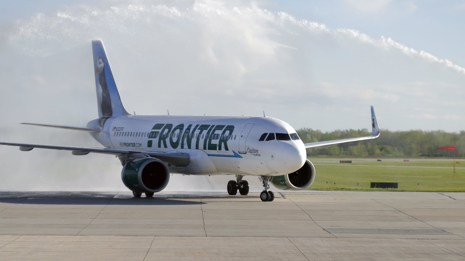2019-05-24T145116Z_1872285467_MT1USATODAY12765512_RTRMADP_3_FRONTIER-AIRLINES-FIRST-FLIGHT-INTO-GREEN-BAY-AUSTIN_jiqkbn