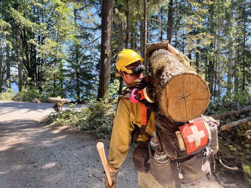 Fire crews tackle Bear Gulch