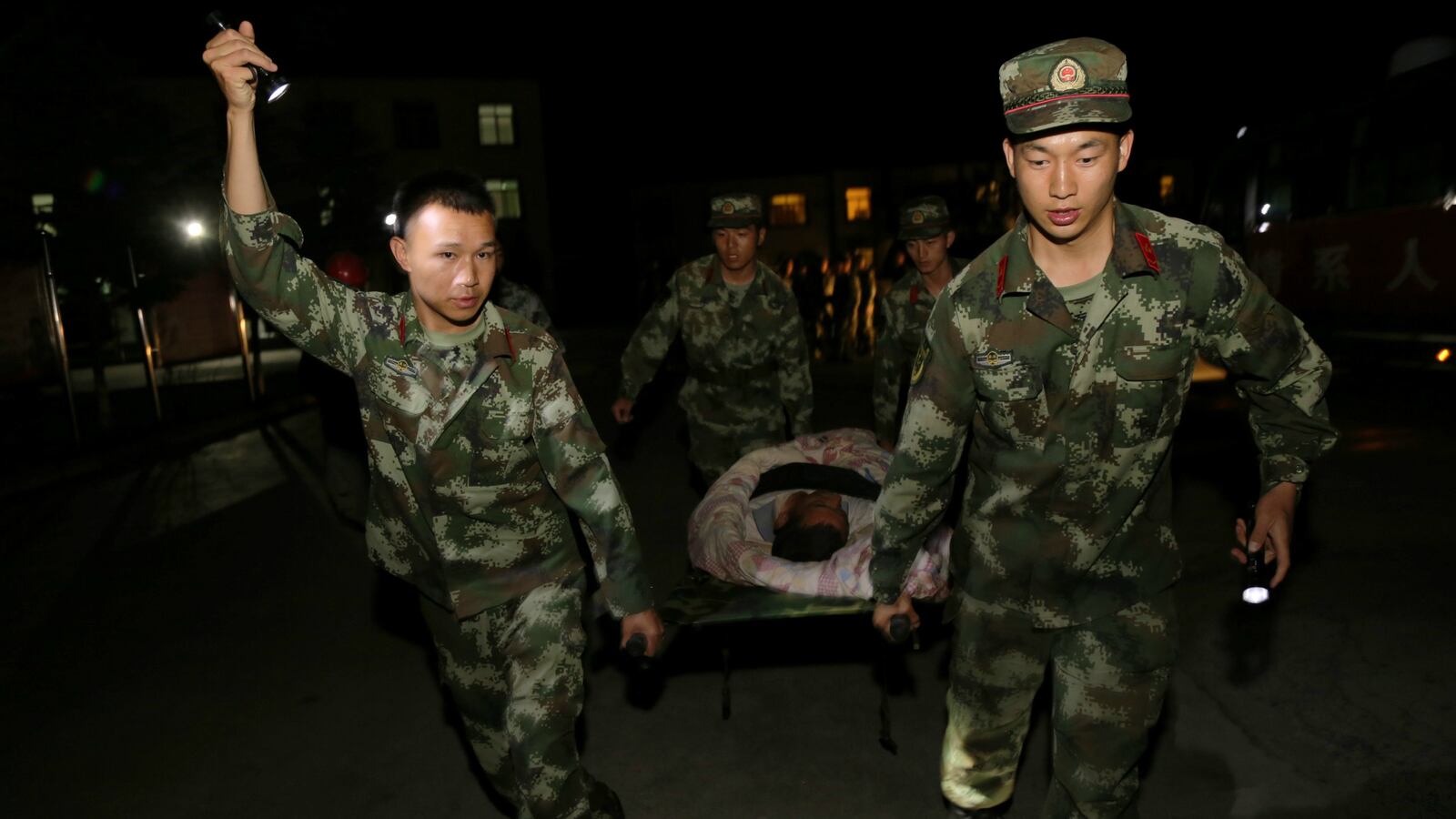 170808-china-earthquake-tourists-killed-cheat_xps8u8