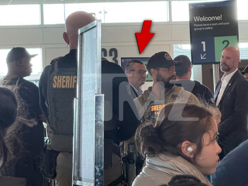 Cruz was flanked by several officers and a security guard.