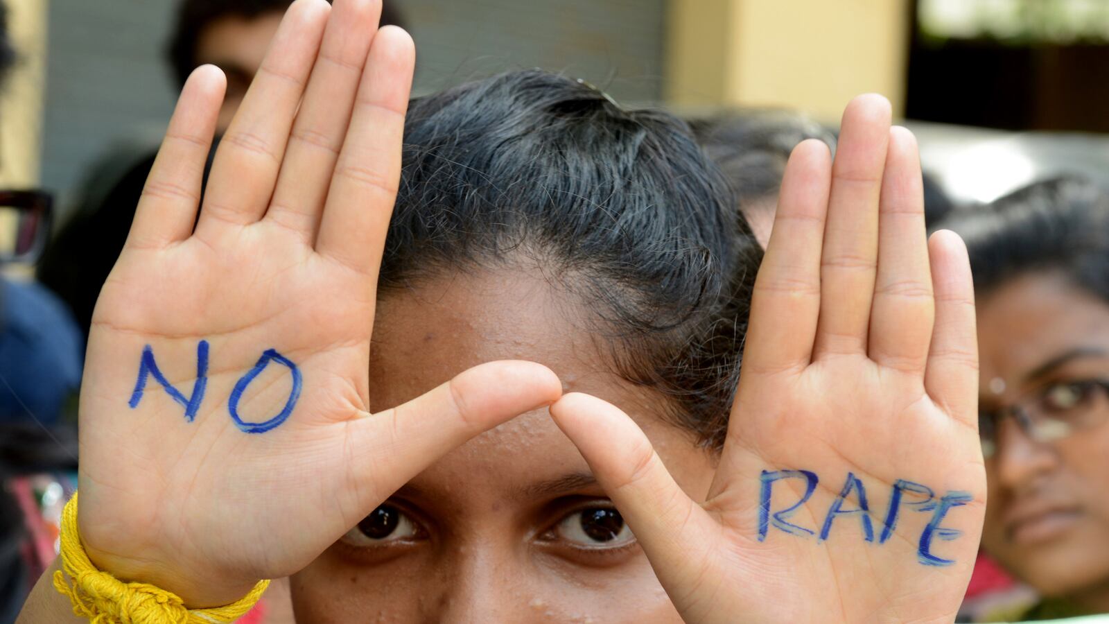 cheats/2014/08/08/indian-fashion-shoot-mimics-gang-rape/140808-india-rape-cheat_qxkffl