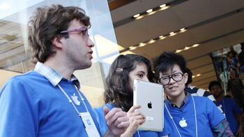 cheats/2011/03/14/apple-sells-out-of-ipad-2s/ipad2-runs-out_wz3xd7