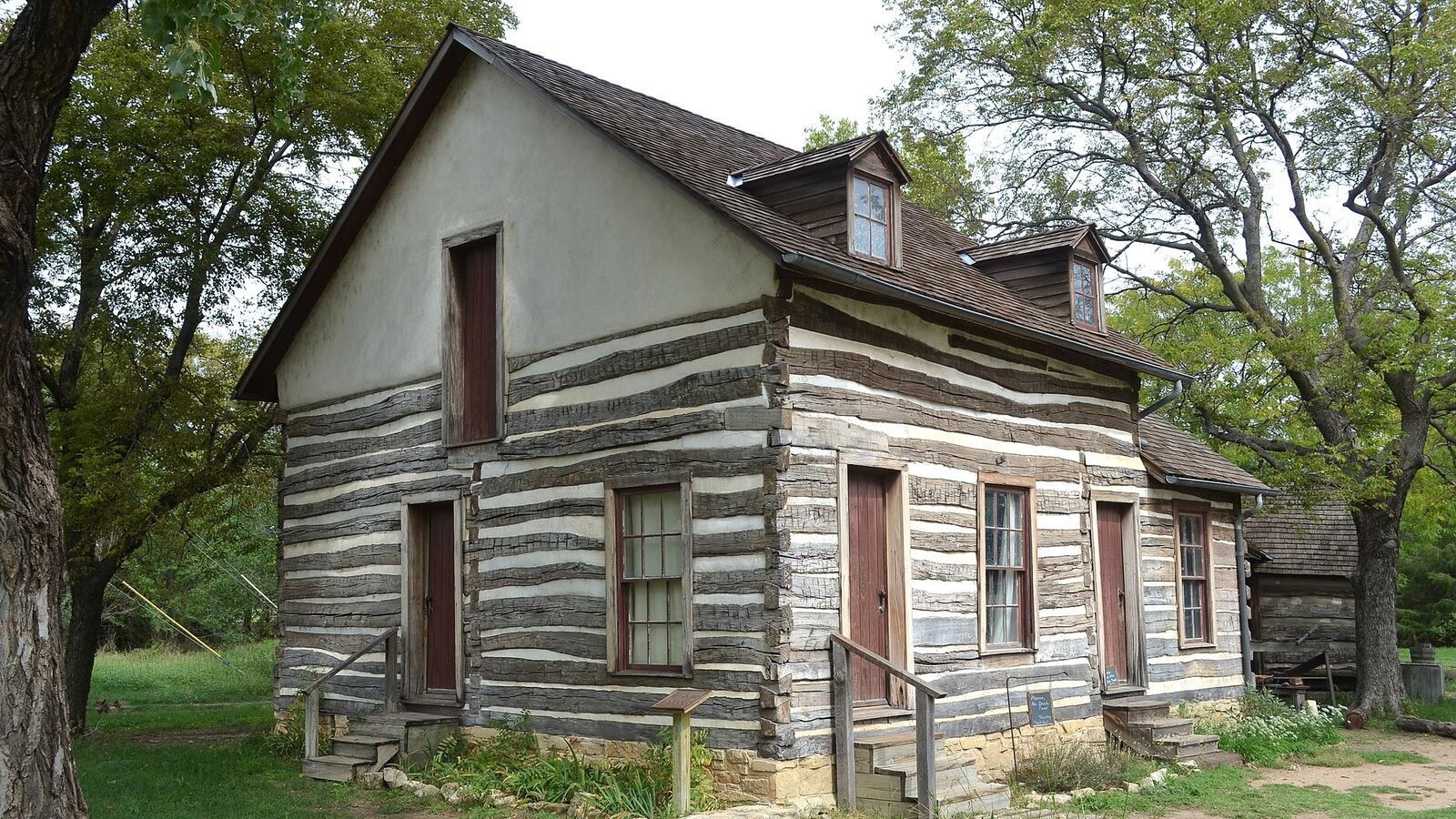 Darius_Sales_Munger_House_in_Cowtown_Wichita__KS_zlwbvt
