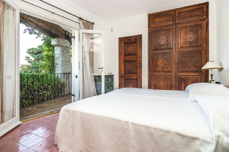 galleries/2014/10/18/omg-i-want-this-house-porto-cervo-italy/141014-omg-villa-forte-porto-07_ljbuxj