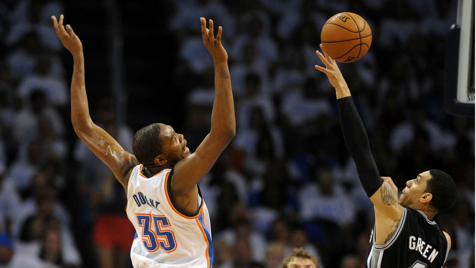 cheats/2014/10/12/kevin-durant-benched-by-foot-fracture/141012-kevindurant-cheat_ufydxt