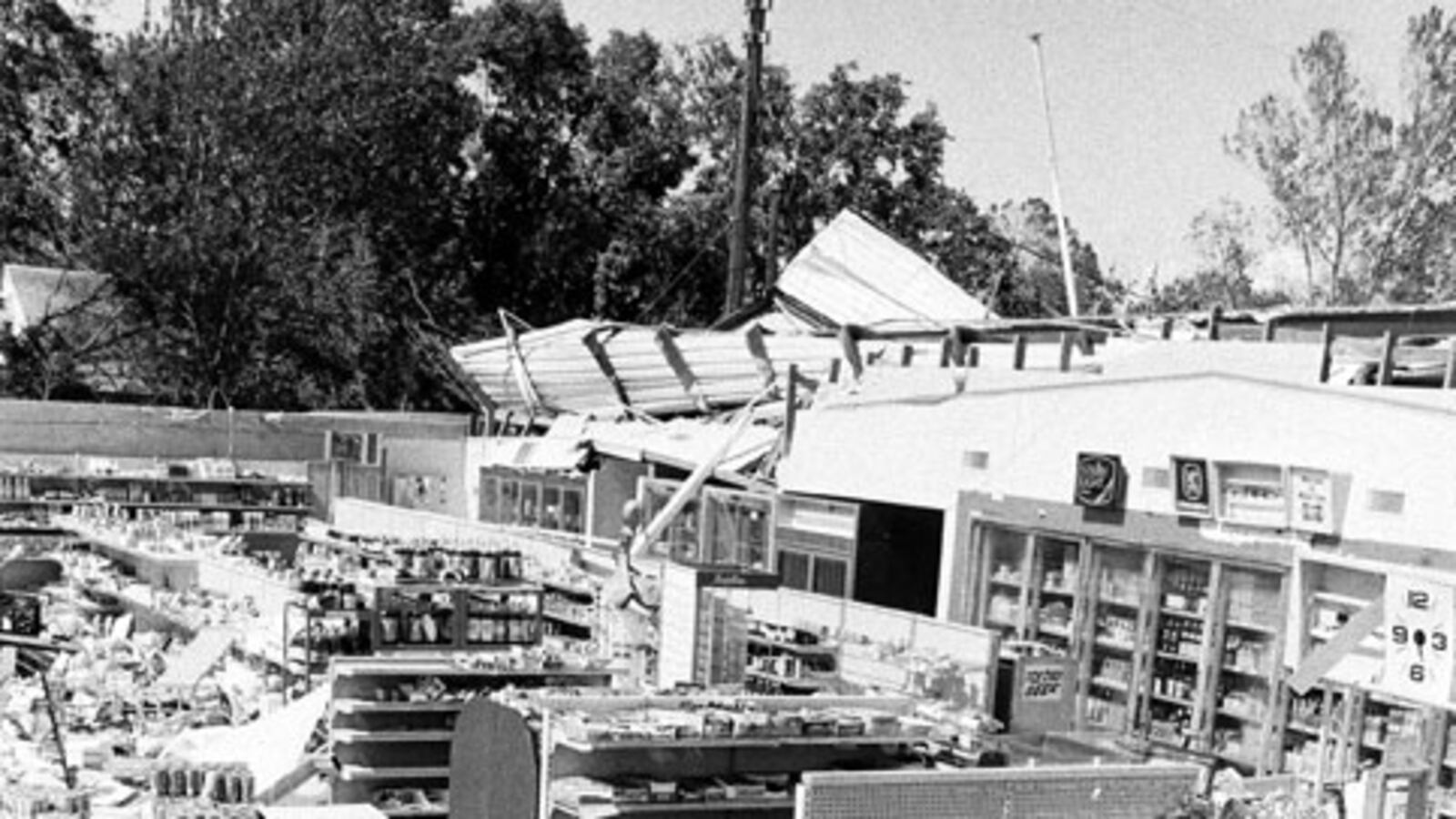 galleries/2010/09/02/15-worst-hurricanes/destructive-hurricanes---alicia_rpbbyr