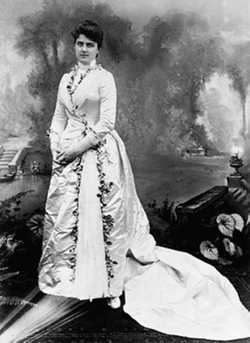 galleries/2011/02/07/best-dressed-first-ladies/first-lady-fashion---cleveland_nzf8yq