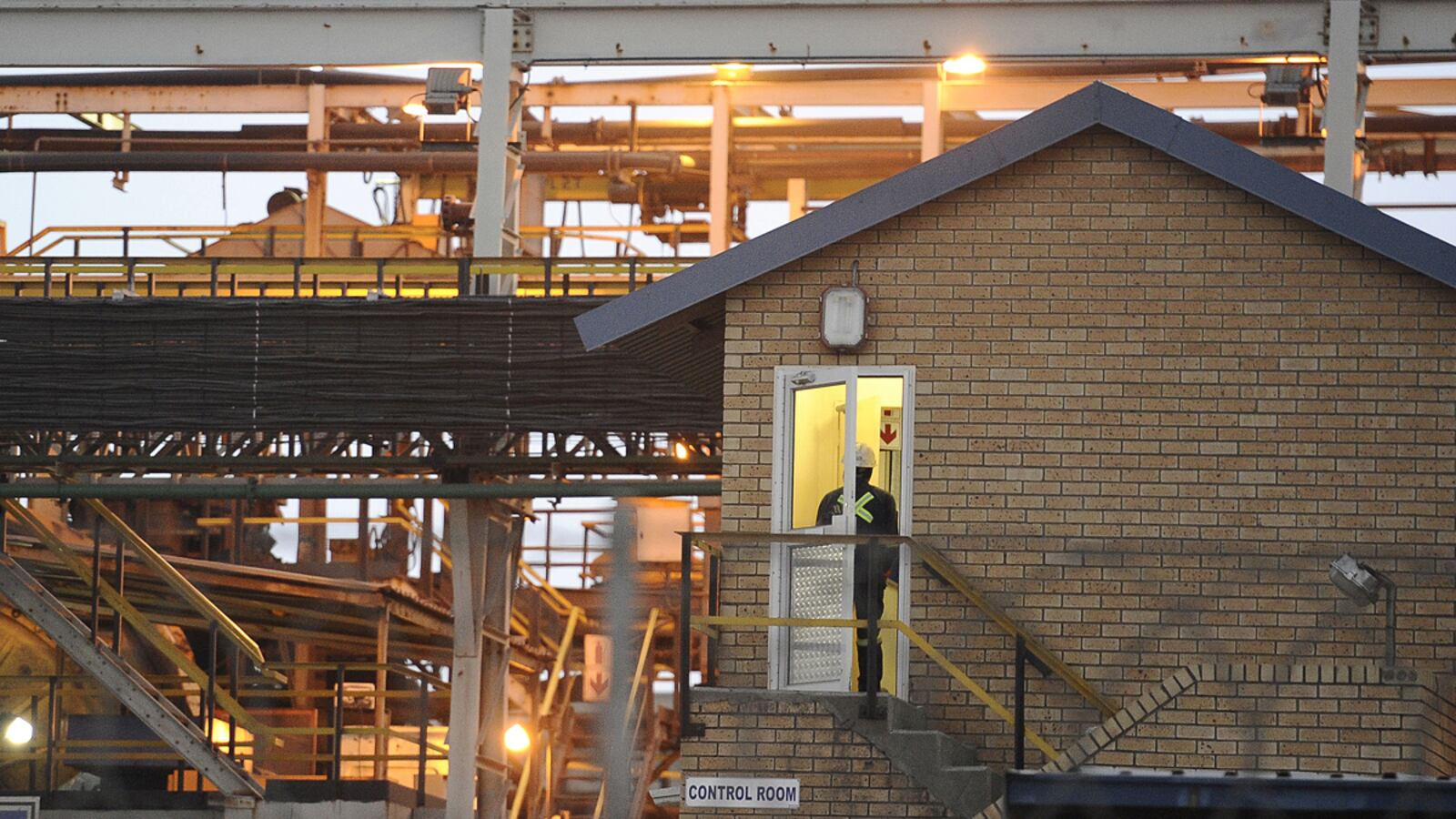 cheats/2012/08/27/african-miners-return-to-work/south-africa-miners-return-to-work-cheat_jklvwz