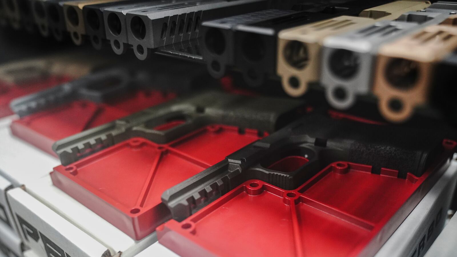 2021-04-12T202944Z_1398612377_RC2KUM94EUWD_RTRMADP_3_USA-BIDEN-GUNS_uxxfgh