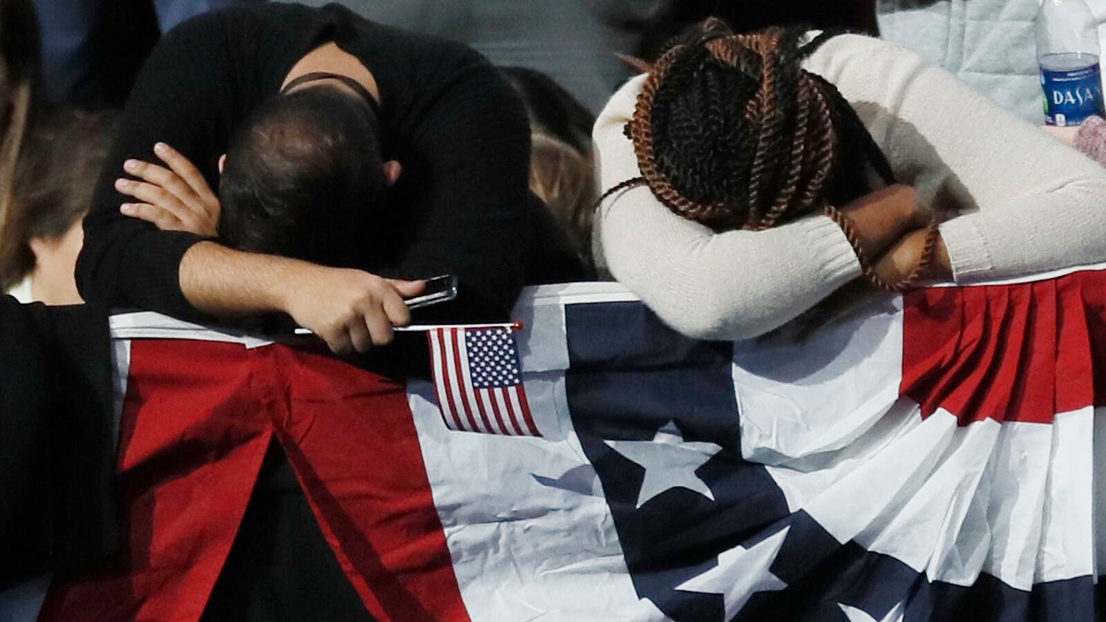 articles/2016/11/09/wake-the-children-and-tell-them-what/161108-reid-america-darkness-tease_ginzri