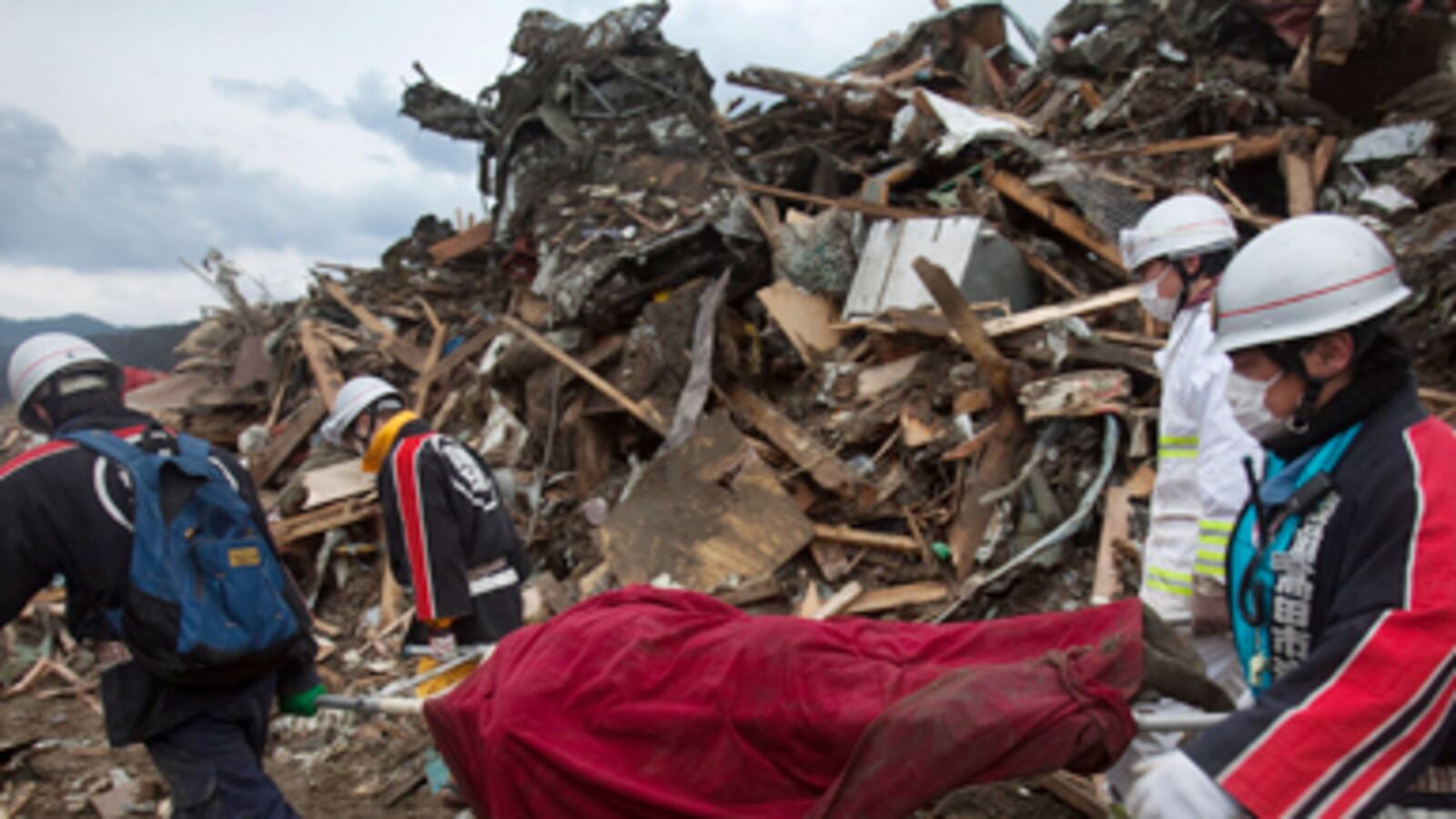 articles/2011/03/21/japans-death-toll-rises-as-radiation-is-found-in-food-and-milk/samuels-japan-day-10_168161_r6gwk8