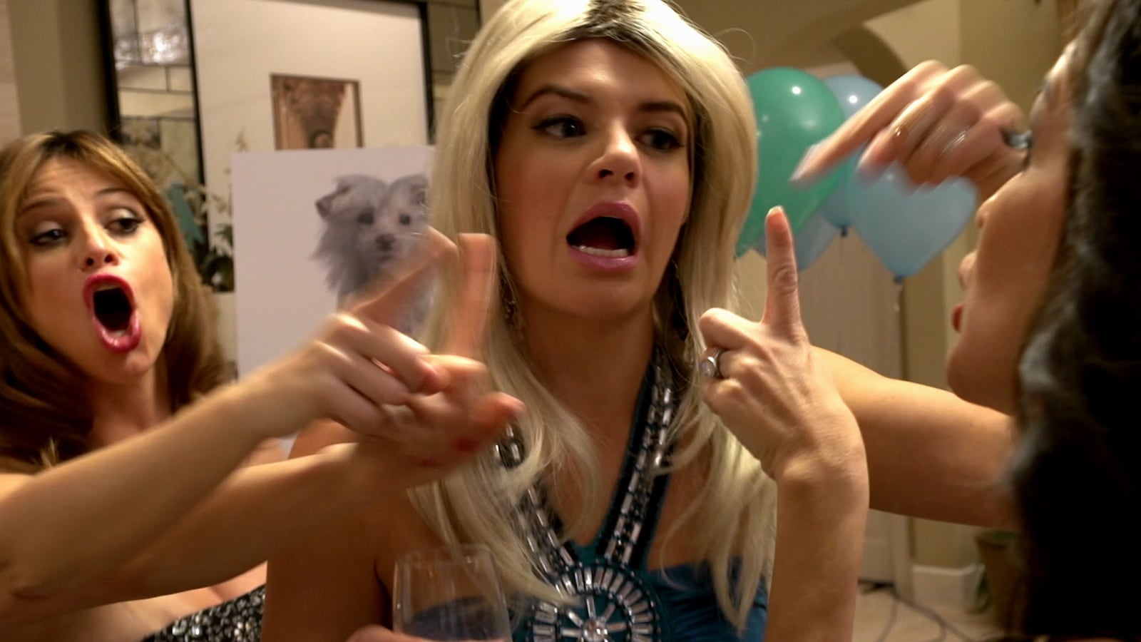 articles/2014/07/15/hulu-s-very-funny-hotwives-of-orlando-takes-on-netflix/140714-fallon-housewives-tease_qkfkba