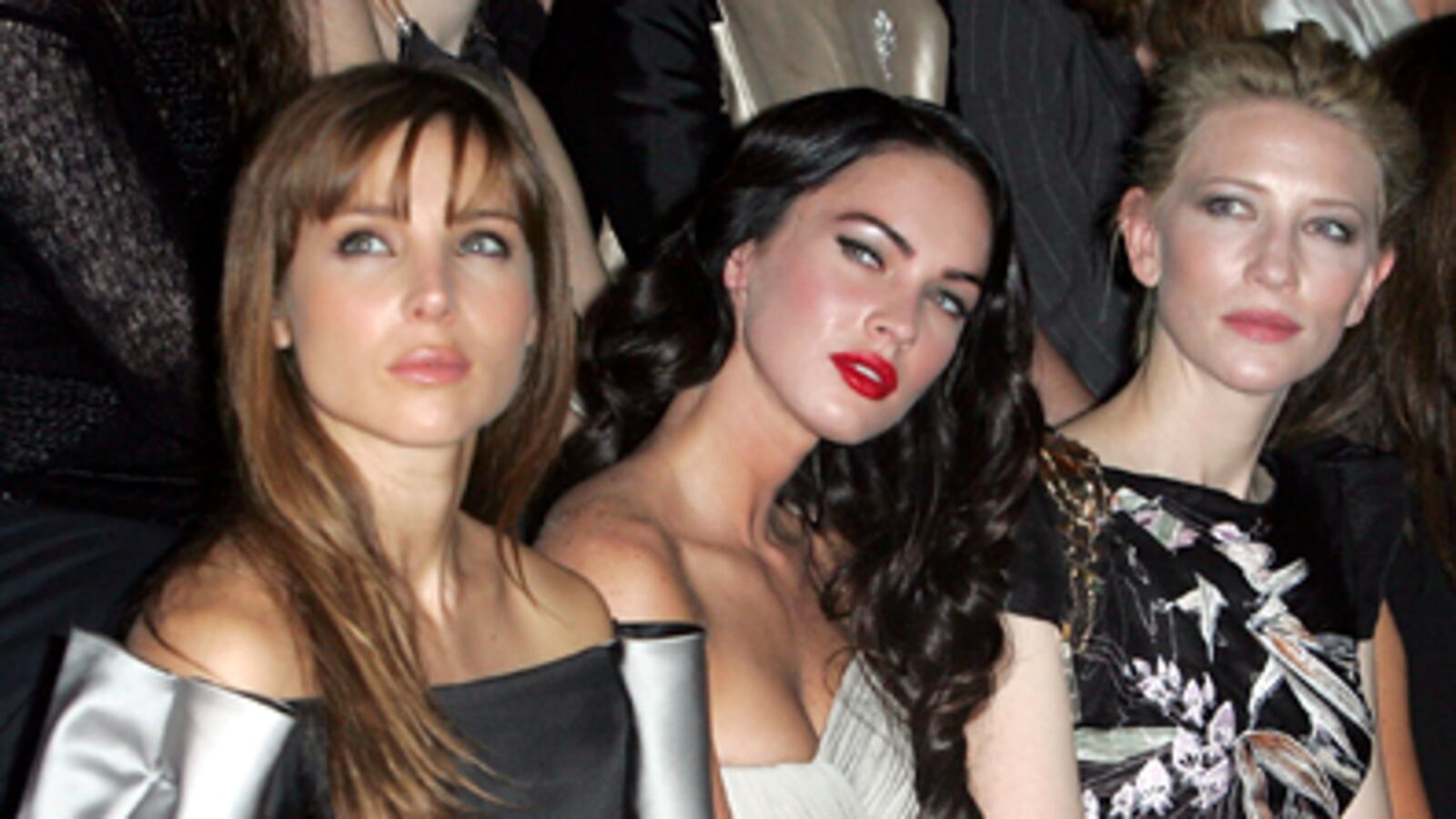 cheats/2009/07/09/megan-fox-steals-paris-fashion-show/fb---megan-fox-at-paris-fashion-week_q6gvxe