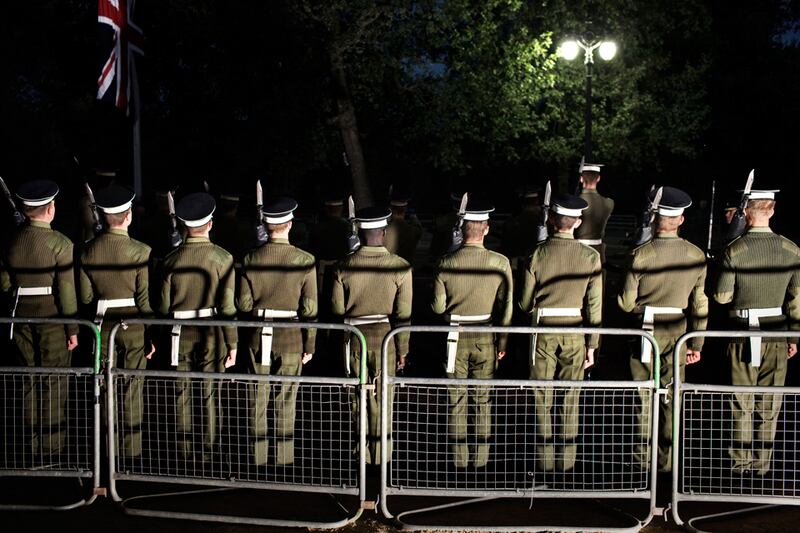 galleries/2011/04/28/royal-wedding-fans-camping-at-westminster-abbey/verzone-wedding---7_vj8mmc