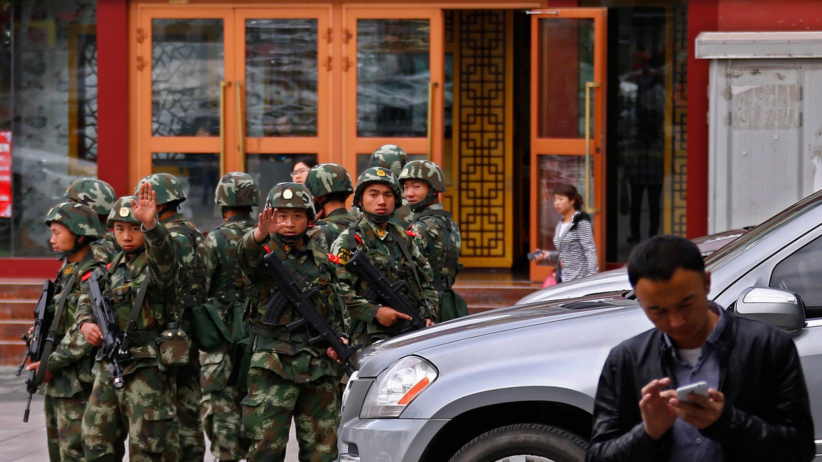 cheats/2014/05/23/china-suicide-bombers-led-attack/140723-bomb-china-cheat_onpt36