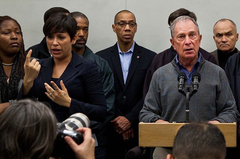 galleries/2012/10/30/hurricane-sandy-heroes-from-coast-guard-rescuers-to-red-cross-volunteers-photos/hurricane-sandy-heroes-signlanguage_yu8wjn