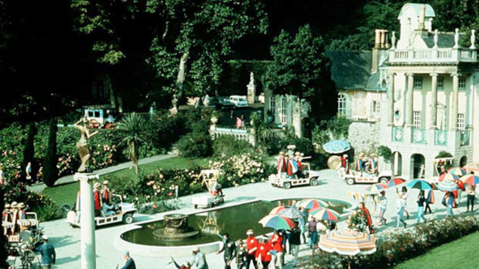 galleries/2009/11/11/gilding-the-em-prisoner-s-em-cage/prisoners-1_wgy5lg