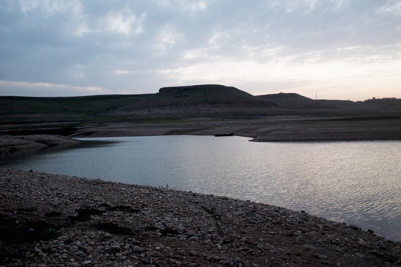 galleries/2015/03/19/uncovering-isis-s-mass-graves/150318-sayman-graves15_vl3cfz