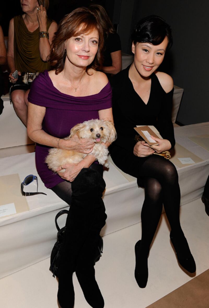 galleries/2010/09/13/ny-fashion-week-day-5/fashion-wrap-day-5---dk-sarandon_oonycc