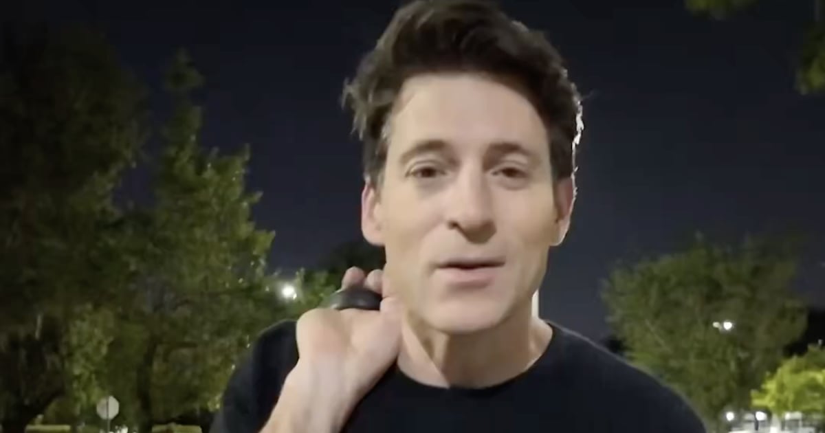 MAGA-naher CBS-Nachrichtensprecher nach missglücktem Debüt wegen ...