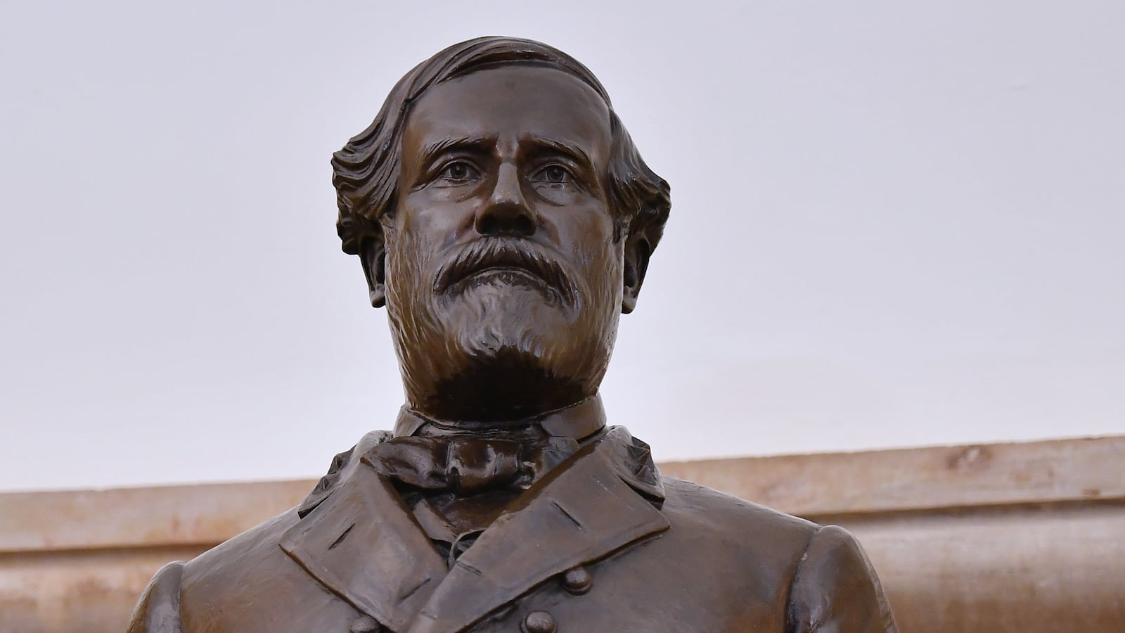 Robert E Lee statue