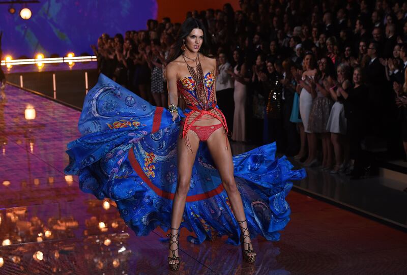 galleries/2015/11/11/the-2015-victoria-s-secret-fashion-show-angels-kardashians-panties-oh-my/151110-victoria-secret-show-01_opm4kv