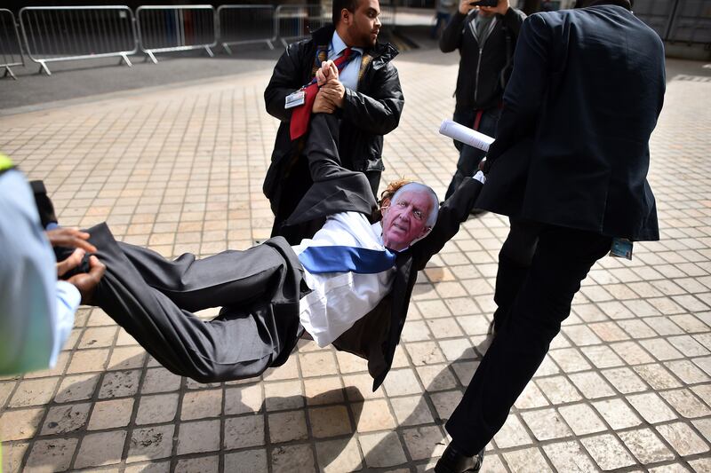 galleries/2015/05/02/week-in-photos-protests-presidents-and-puppies/150501-week-photo9_nwz0ev