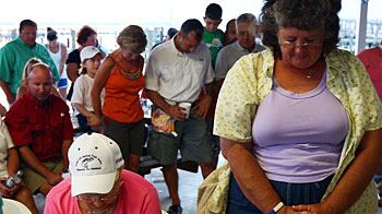 cheats/2010/06/20/louisiana-turns-to-prayer/oil-spill-prayer_r8fv6k