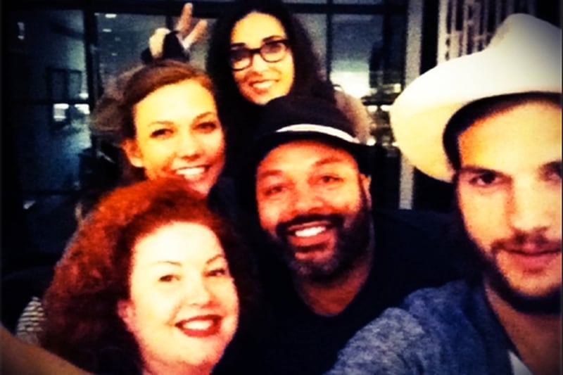 galleries/2011/06/18/week-in-twitpics/ashton-kutcher-week-in-twit-pics-0619_ylqzkt