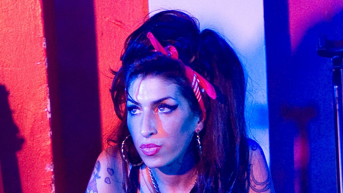 articles/2011/12/05/amy-winehouse-s-soul-searing-final-album-lioness-hidden-treasures/amy-winehouse-lee_cewwq6