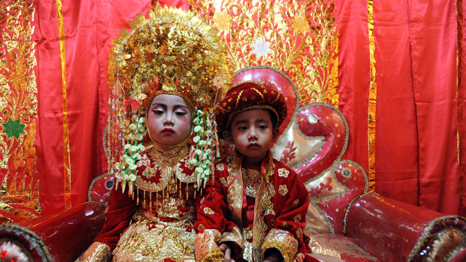 galleries/2011/08/27/life-in-indonesias-minangkabau-community-photos/minangkabau-tease_xeegfd