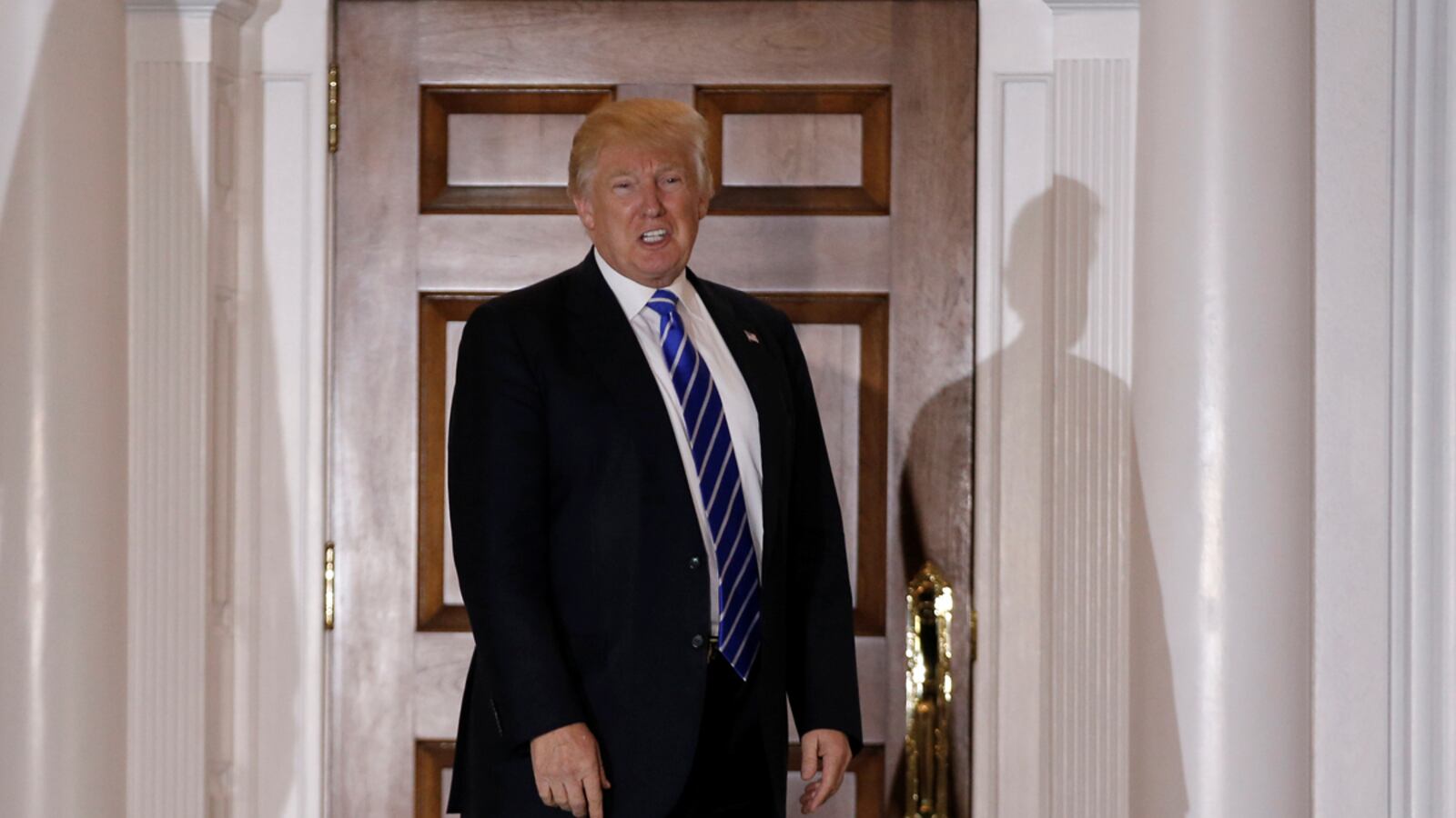 cheats/2016/11/22/trump-ditches-meeting-with-not-nice-new-york-times/161122-trump-nyt-cheat_tasukx