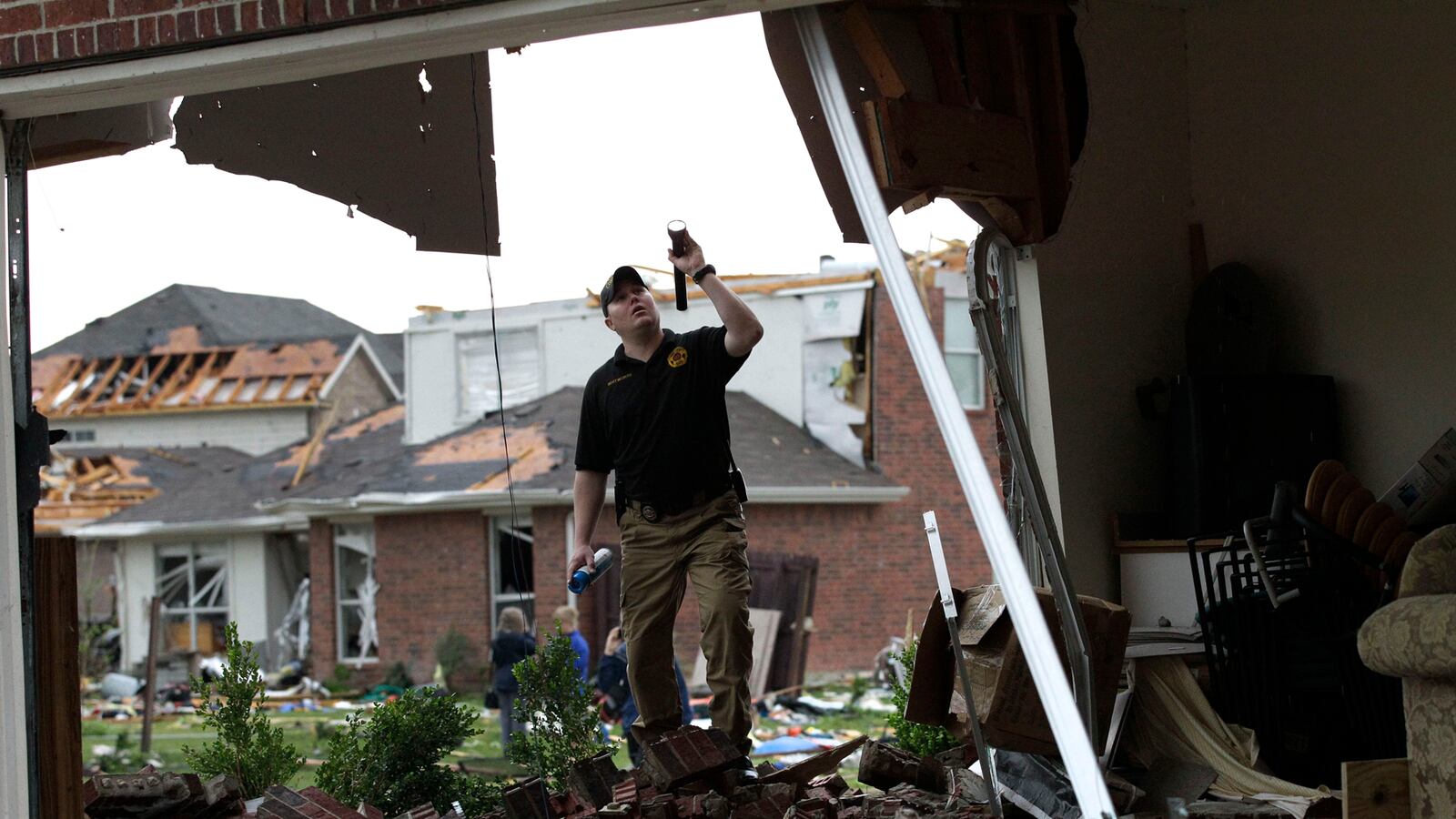 cheats/2012/04/04/dallas-mayor-it-s-a-miracle/dallas-tornado-miracle-cheat_i3gwf8