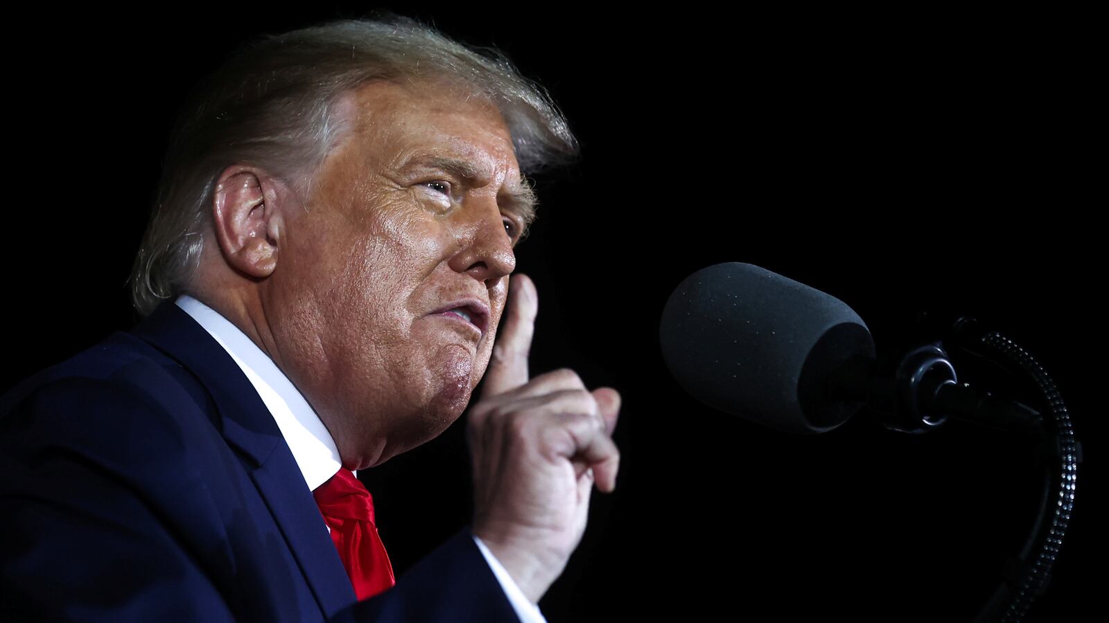 2020-09-11T023629Z_961998201_RC22WI9O0UEY_RTRMADP_3_USA-ELECTION-TRUMP_tegvml