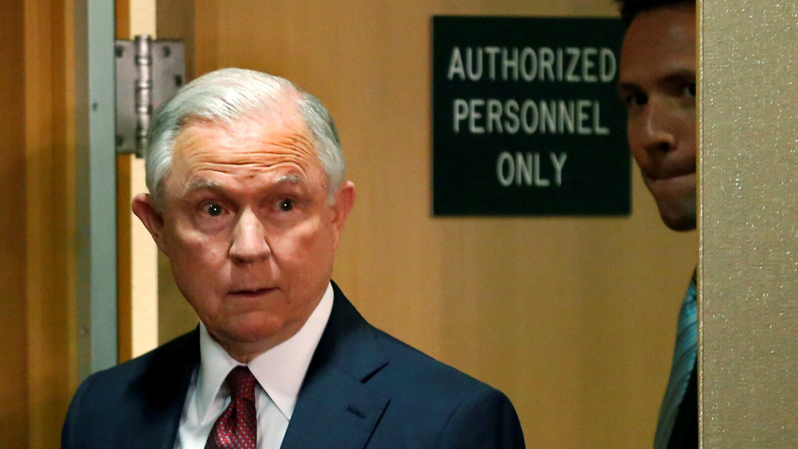 170914-sessions-resign_vglkui