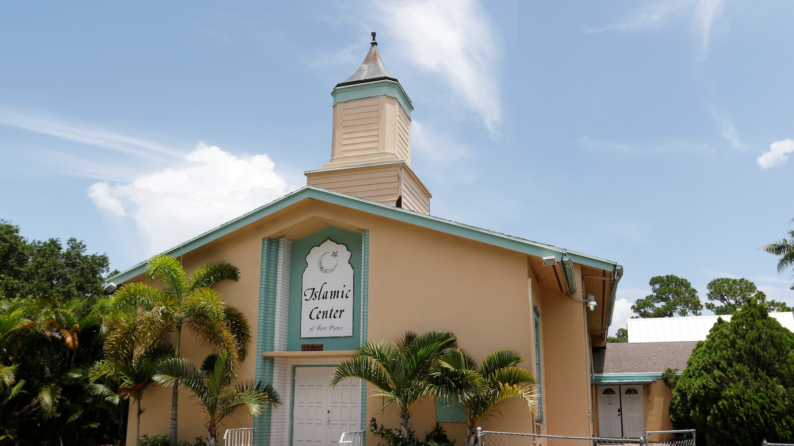 cheats/2016/09/15/ex-convict-fesses-up-to-mosque-fire/160915-orlando-mosque-cheat_yldy5y