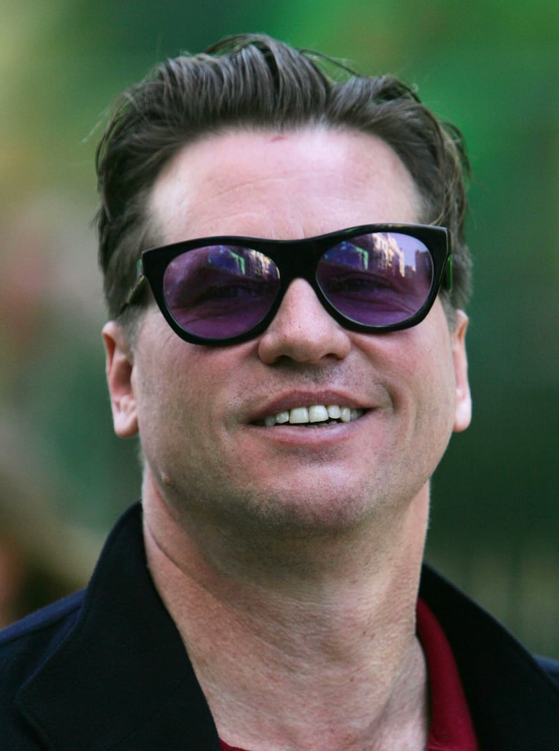 Actor Val Kilmer of the U.S. arrives for the UK Premiere of Charlie and the Chocolate Factory in Leicester Square, London July 17, 2005. REUTERS/Stephen Hird  SH/JD