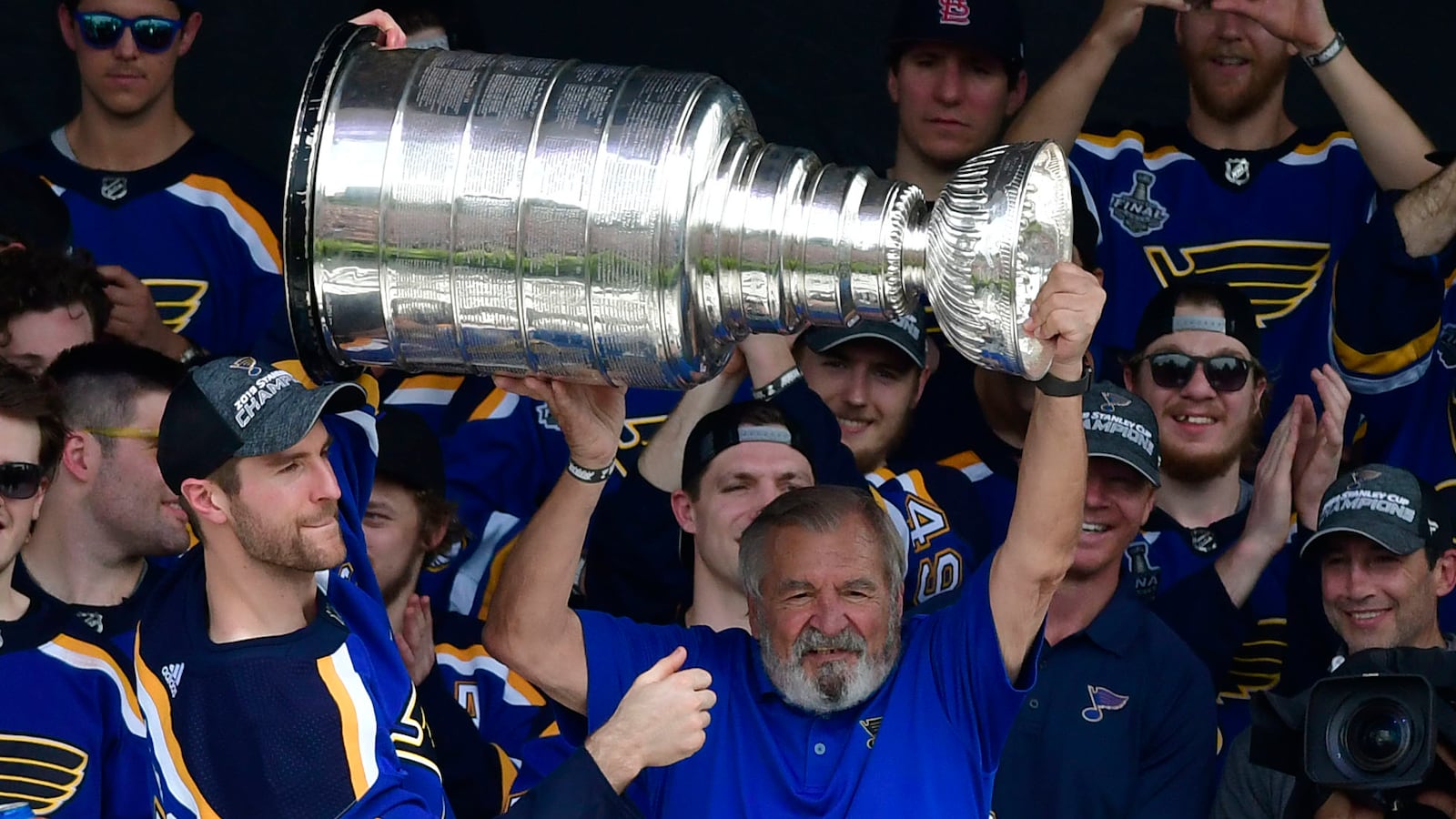 2019-06-15T231030Z_1276058069_NOCID_RTRMADP_3_NHL-ST-LOUIS-BLUES-STANLEY-CUP-CHAMPIONSHIP-CELEBRATION_et6jkz