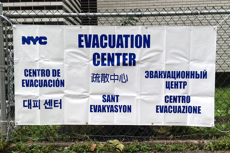 articles/2012/10/30/after-hurricane-sandy-a-trickle-of-evacuees-at-brooklyn-shelter/red-hook-evacuees-sandy-keller-embed_as394w