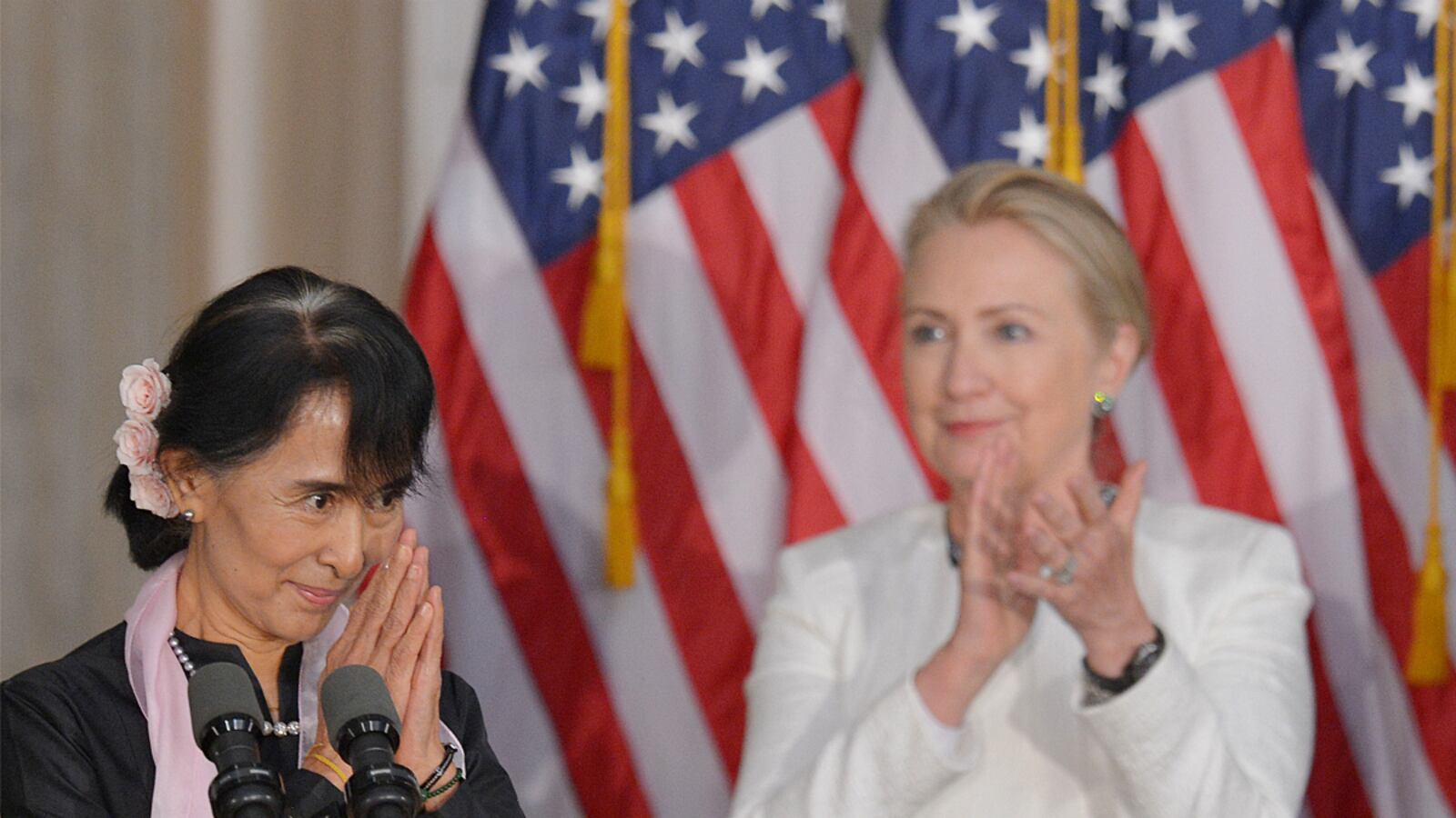 cheats/2012/09/19/suu-kyi-receives-congressional-medal/Aung-San-Suu-Kyi-congressional-medal-cheat_qm6zcu