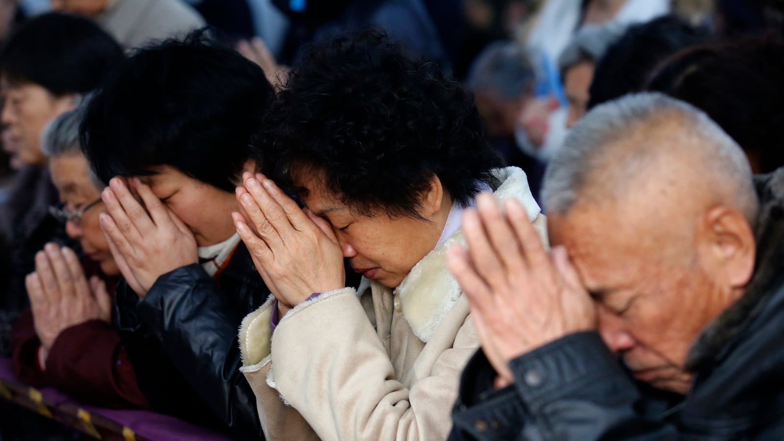 articles/2014/04/06/christians-form-human-shield-around-church-in-china-s-jerusalem/140406-christians-tease_s93unl