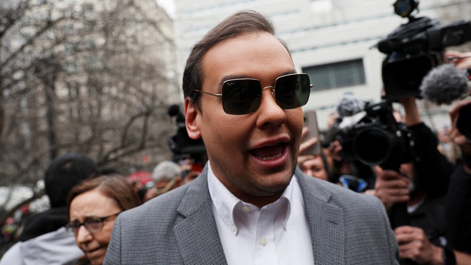 2023-04-04T135159Z_1840033021_RC2P70A2CFWT_RTRMADP_3_USA-TRUMP_bdfvvt