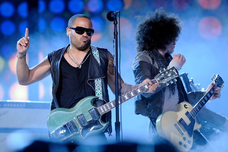 articles/2011/08/29/lenny-kravitz-s-black-white-album-funk-soul-r-b-with-jay-z/lenny-kravitz-stern_n8rmqz