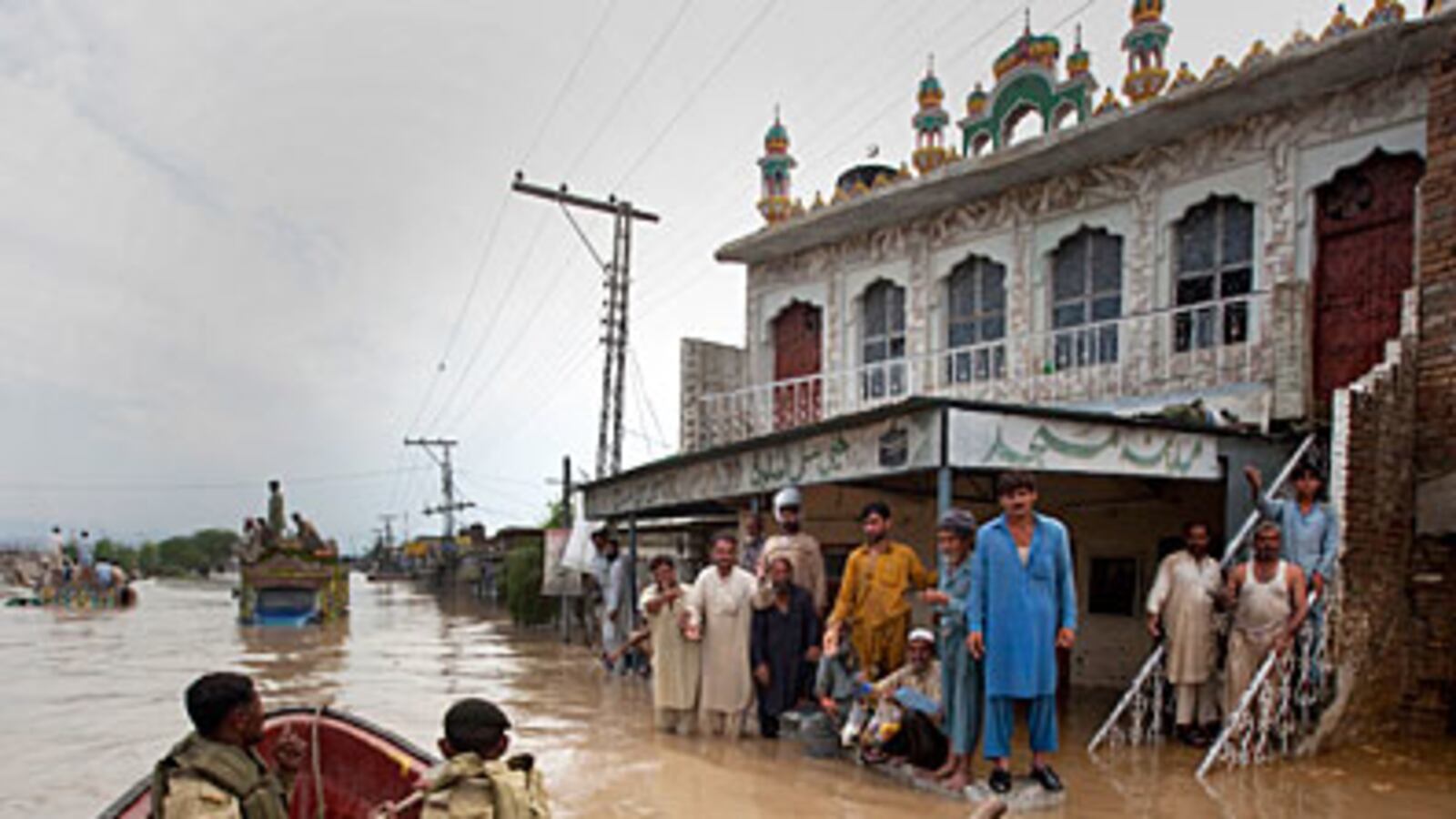 cheats/2010/08/02/pakistans-flood-victims-clamor-for-aid/pakistan-flood_jorg84