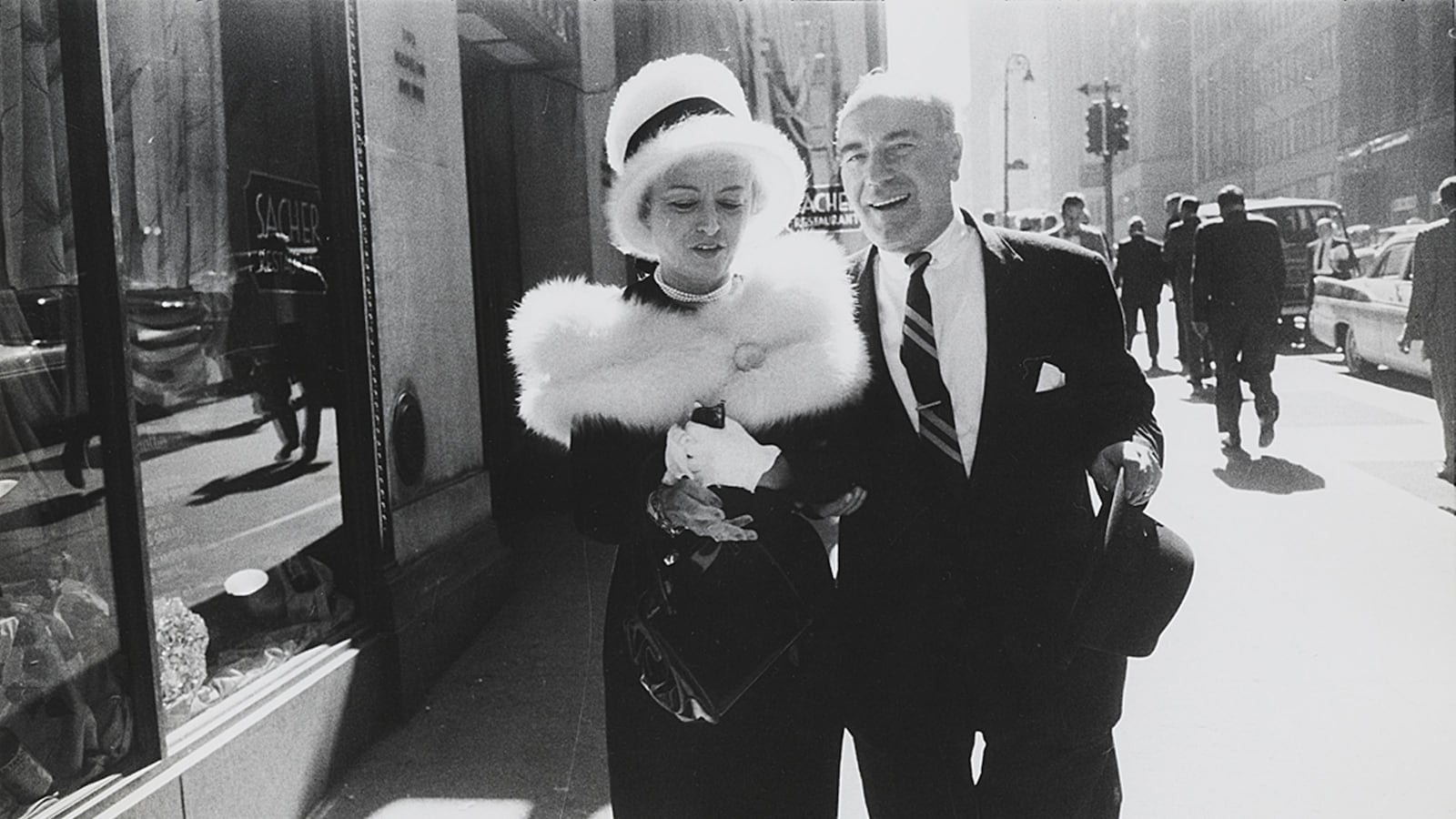 galleries/2014/06/27/garry-winogrand-retrospective-at-the-met-photos/garry-winogrand-ny-1962a_dse84l