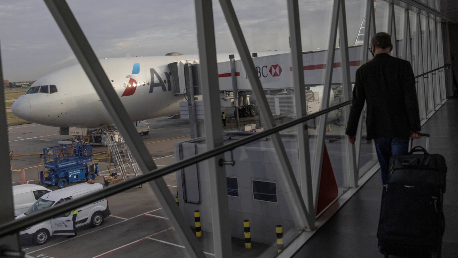 2021-11-08T091507Z_1018673932_RC29QQ9U9Q2G_RTRMADP_3_HEALTH-CORONAVIRUS-TRAVEL-USA_fc907n