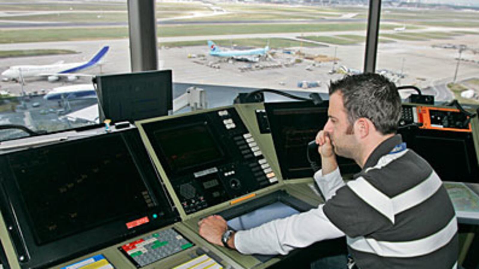cheats/2011/04/17/faa-gives-controllers-more-rest/air-traffic-control_ajfcrd