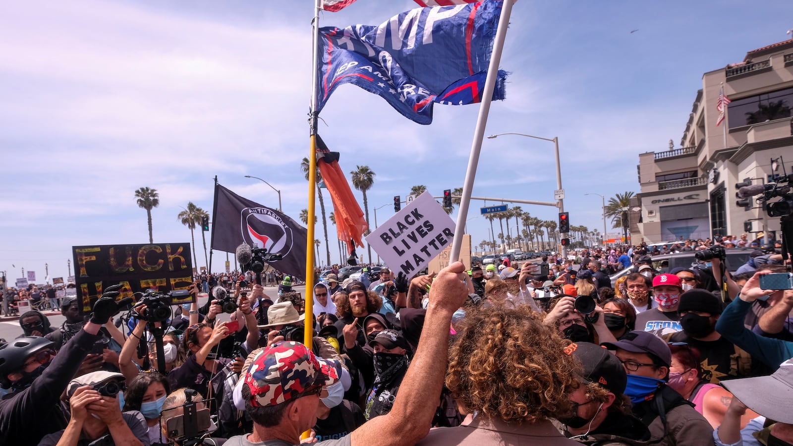 2021-04-12T000311Z_227593961_RC20UM9USPJ3_RTRMADP_3_USA-RACE-PROTESTS_xftayy